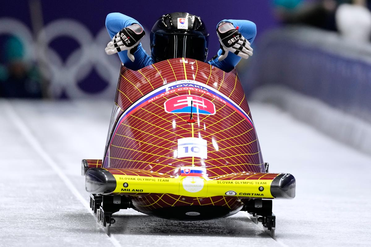 Čerňanská advances to the bobsleigh final, Kazakh figure skater sensationally wins gold
