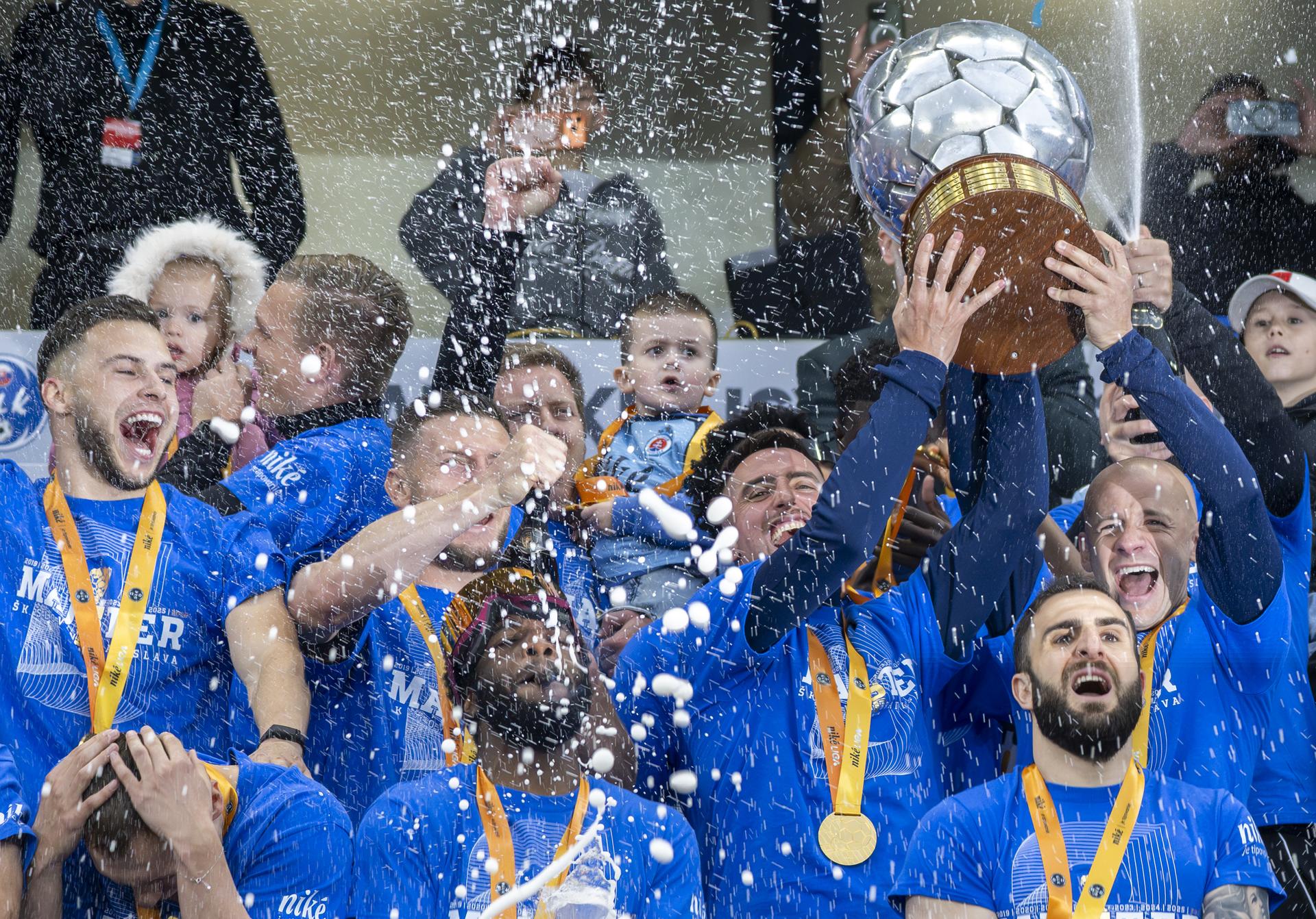 ŠK Slovan Bratislava oslavuje titul v Niké lige. Zdroj: TASR