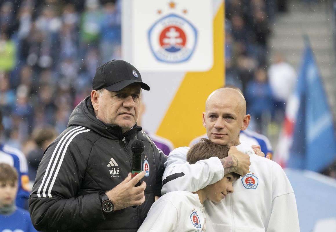Éra Weissovcov v Bratislave skončila. Slovan vyprevadil trénera do reprezentácie prehrou