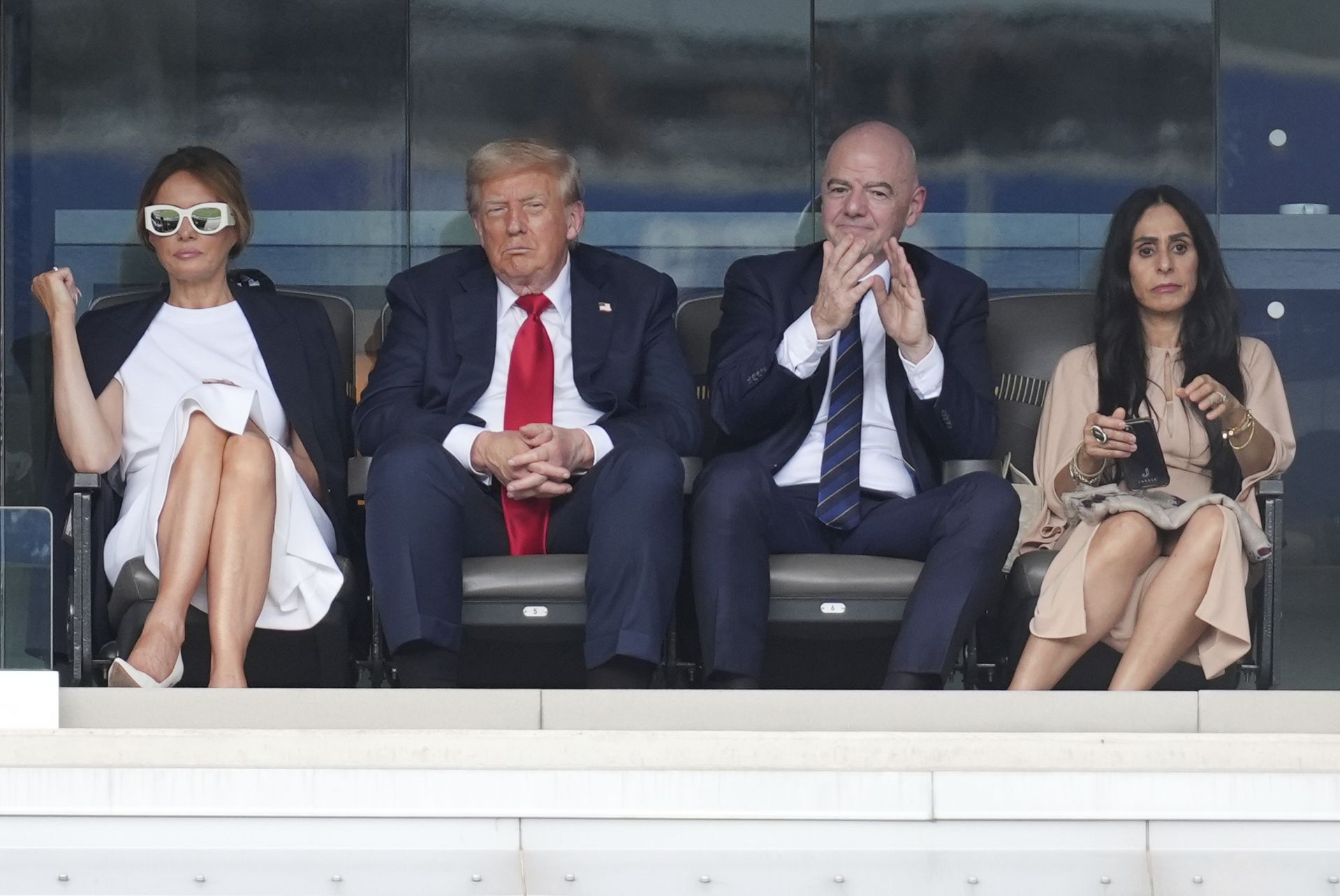 Zprava: Leena Al Ashqar, jej manžel, prezident FIFA Gianni Infantino, prezident Donald Trump a prvá dáma Melania Trumpová.
Zdroj SITA/AP