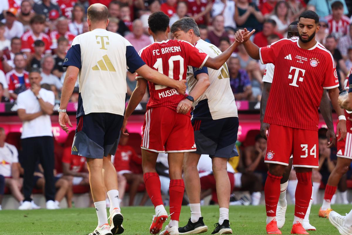 Neistota po desivom kolapse. Bayern stále tají zdravotný stav Jamala Musialu