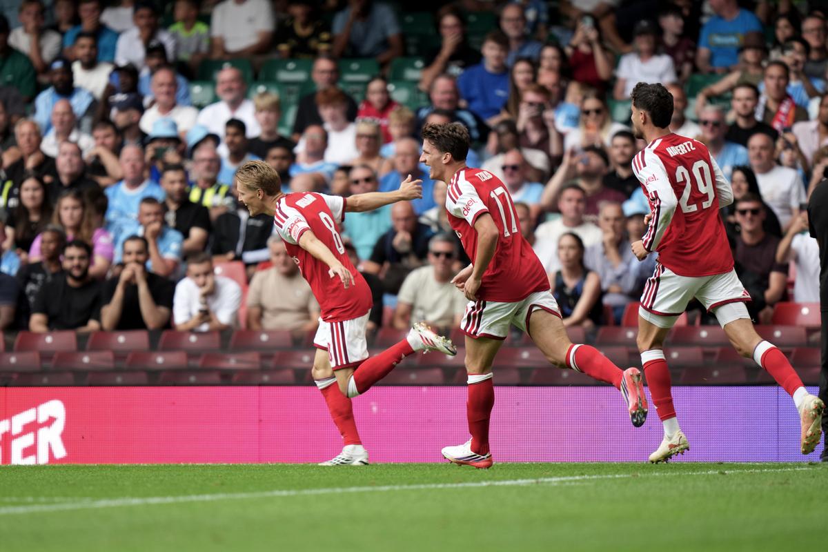 Nočná mora v Community Shield. Arsenal zničil Manchester City a oslavuje titul