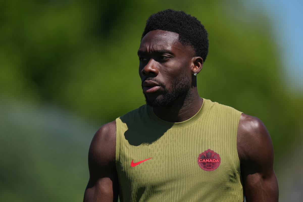 Alphonso Davies má po svadbe iné priority. Reprezentácia Kanady tentoraz musí počkať