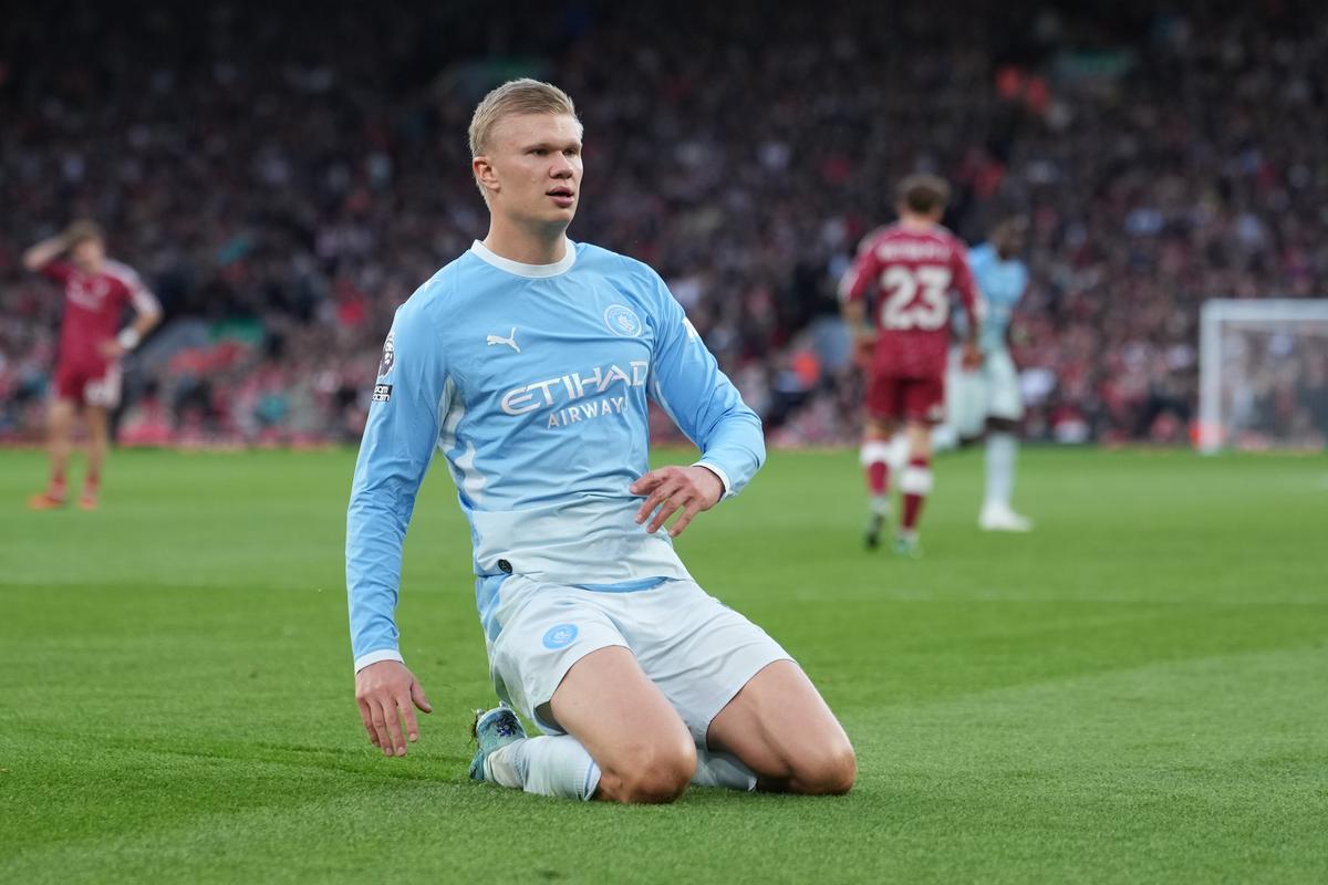 Obrana Aston Villy musí byť v strehu. Haaland hlási návrat po zranení