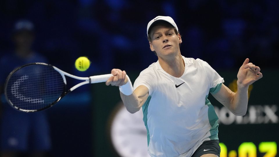 Turnaj majstrov ATP: Neuveriteľný Sinner prvým finalistom, Medvedeva zdolal v troch setoch