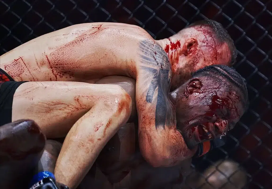 VIDEO Kozák s knokautérom Kobayashim predviedli krvák zakončený škrtením