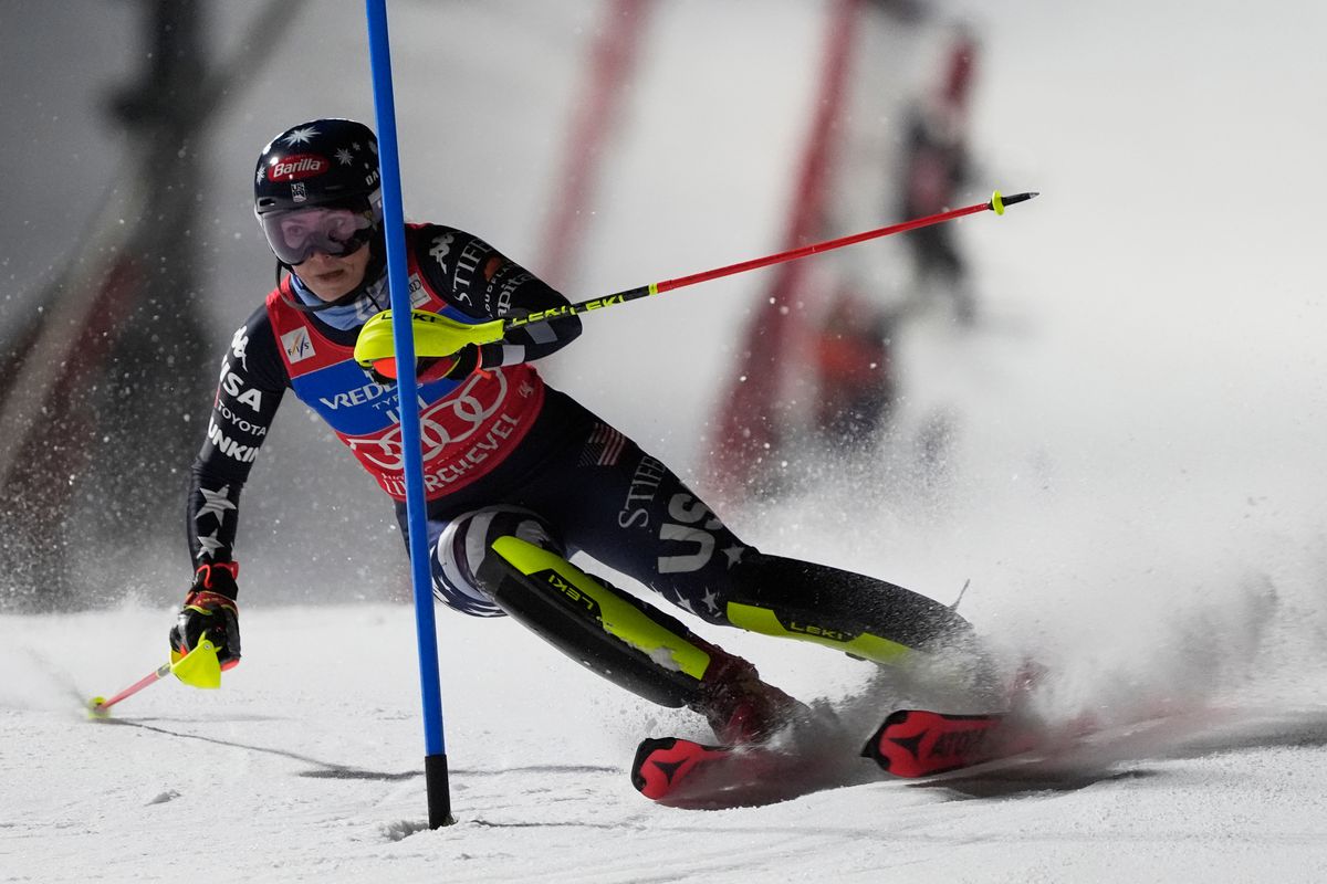 VIDEO Shiffrinová nedala v prvom kole slalomu konkurencii šancu. Preteky poznačil nepríjemný pád v cieli