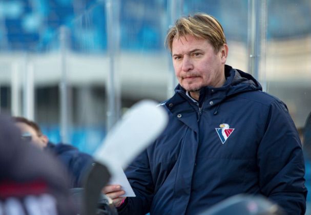 HC TEBS Bratislava má nového kormidelníka, na trénerskej lavičke vystriedal Jendeka