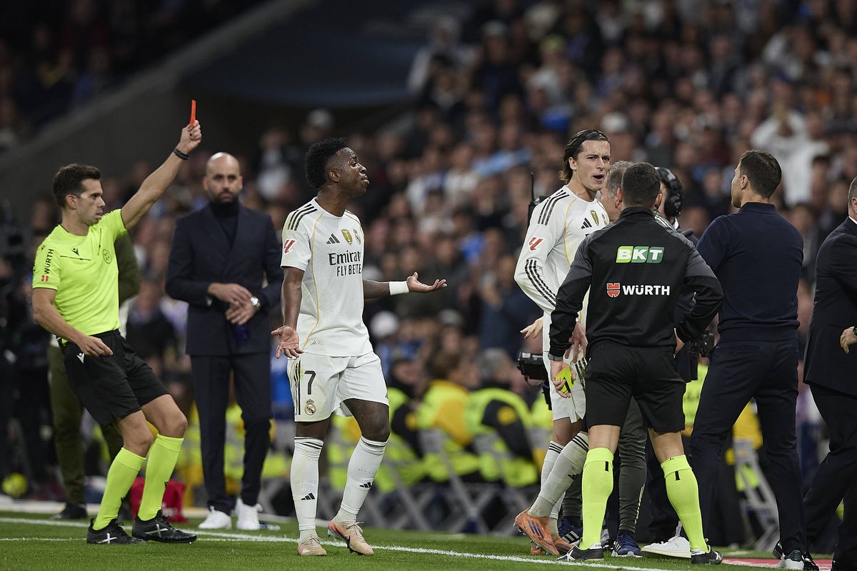 Rozhodcom došla trpezlivosť, majiteľovi Realu Madrid zanechali odkaz: Futbal sa vyhráva na ihrisku