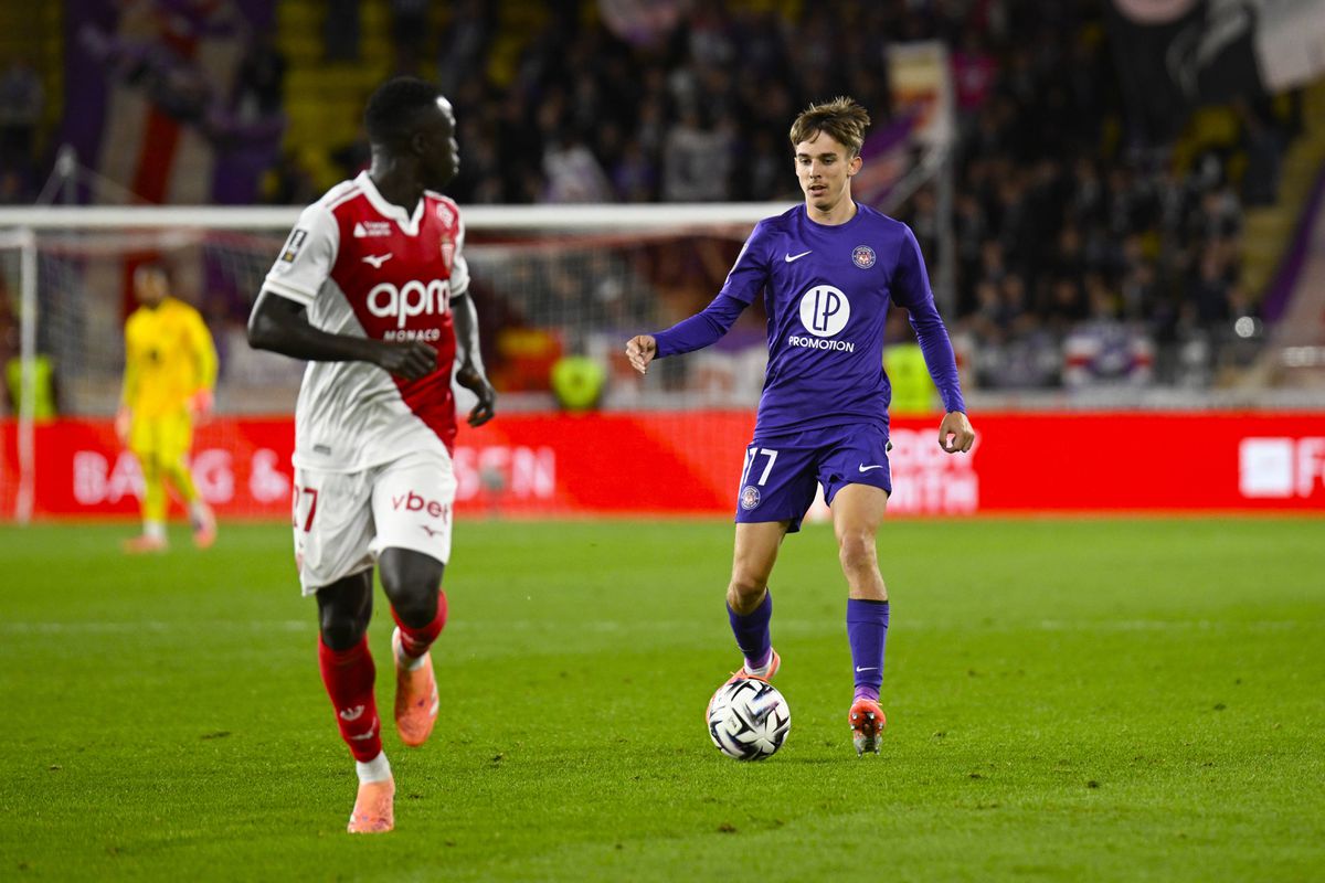 Lens opäť na čele Ligue 1. Toulouse deklasovalo Nice, Sauer naskočil až z lavičky