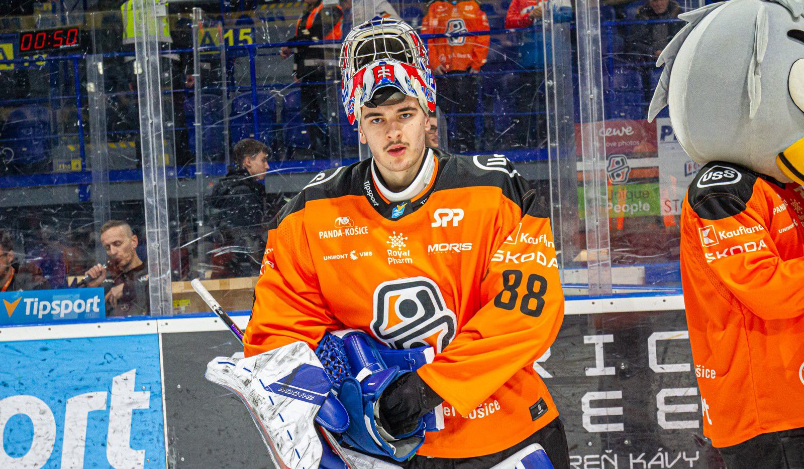 Jakub Husár pri seniorskej premiére vo veku 16 rokov. Zdroj: hckosice.sk/Peter Jesenský