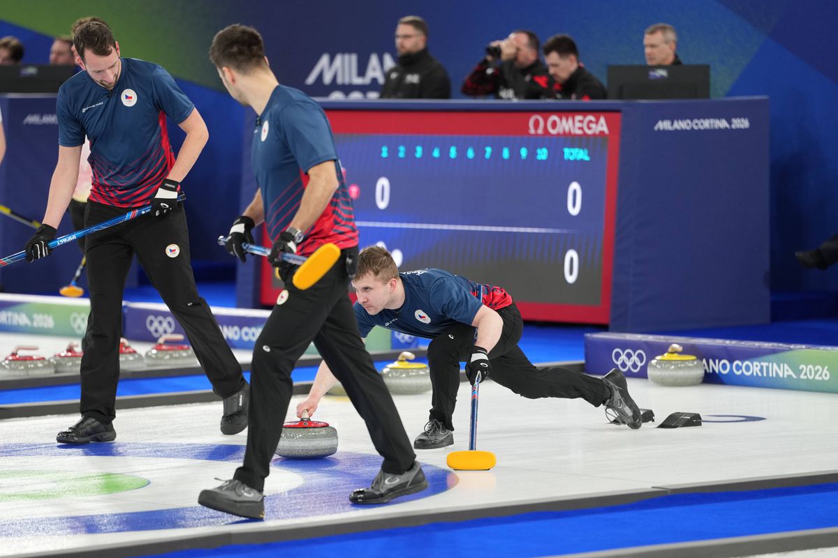 Curling: Českí reprezentanti oslavujú prvé víťazstvo. Podarilo sa im zdolať Nemecko