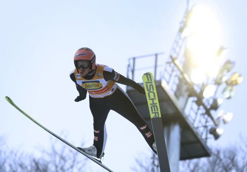 Skoky na lyžiach-SP: Stefan Kraft opäť oslavuje! Vo Vikersunde si zabezpečil tretí veľký glóbus