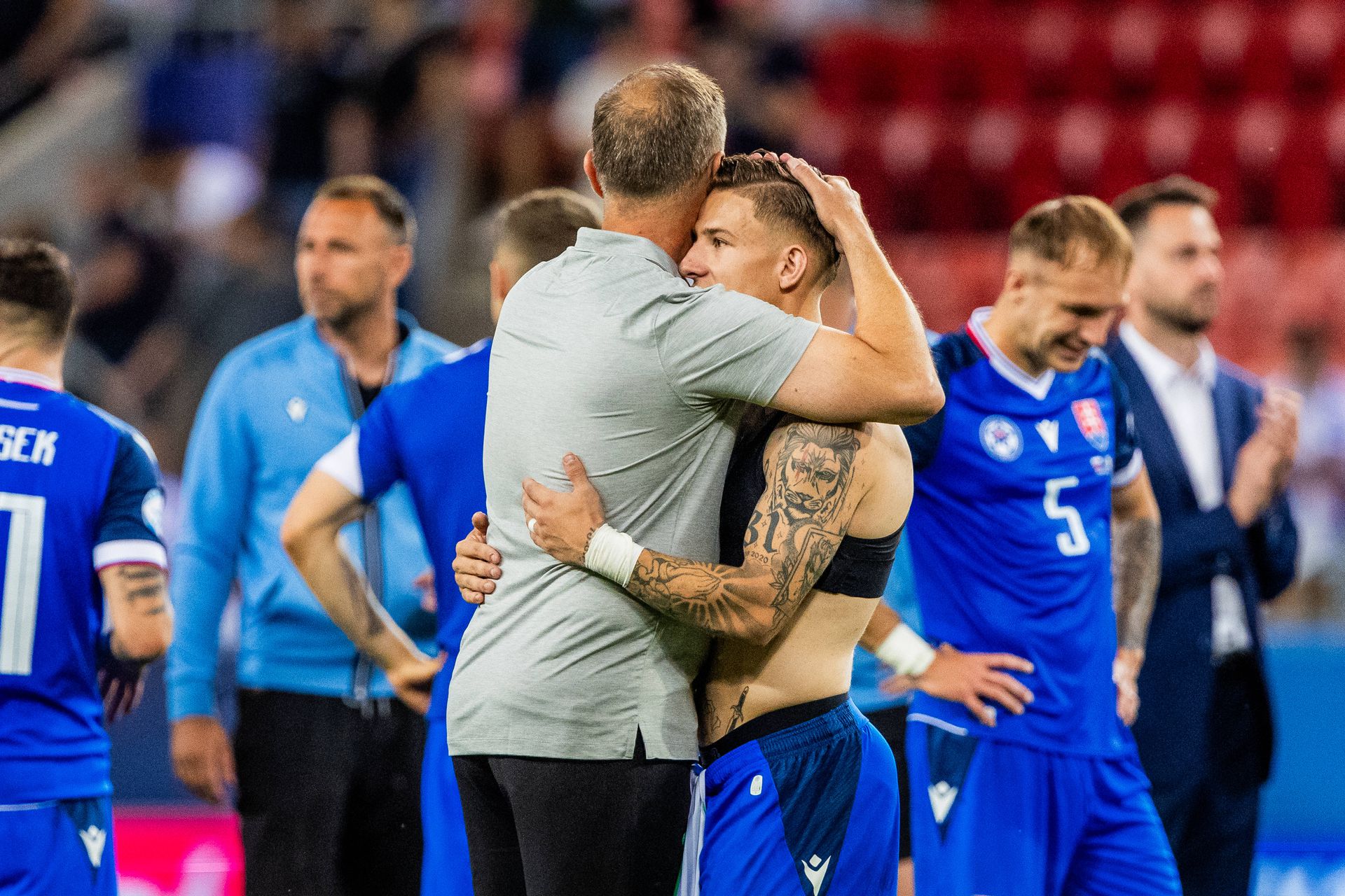 Tomás Suslov a tréner Slovenska Jaroslav Kentoš na EURO U21 2025.