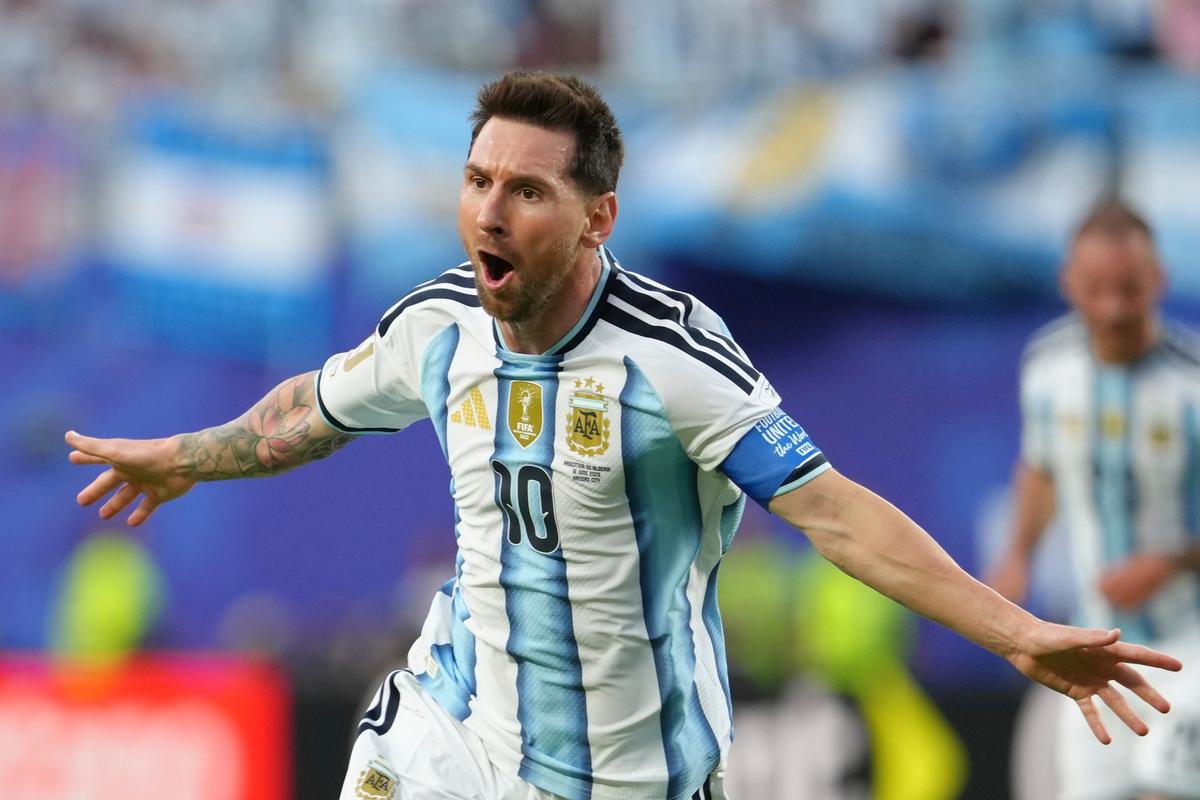 Lionel Messi lámal rekord za rekordom. V prvom zápase MS vymazal ikonický moment Cristiana Ronalda