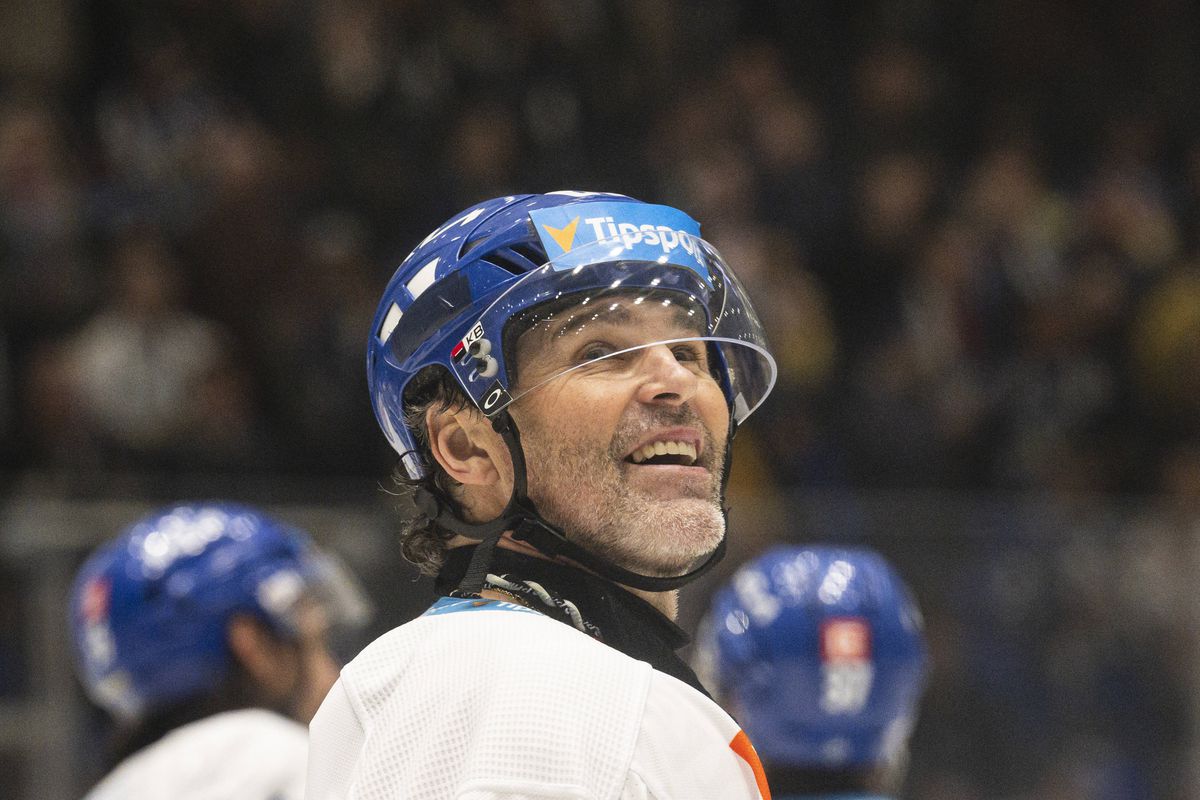 Jágr je oproti nemu mladík. V zámorí udivuje 85-ročný dôchodca z Minnesoty