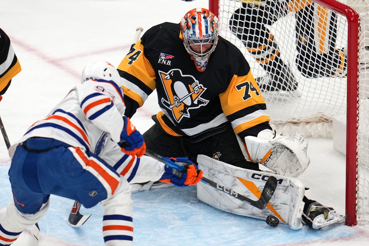 VIDEO Zvláštny moment brankára NHL. Dva roky po sebe finále, teraz sa na spoluhráčov sotva pozrel