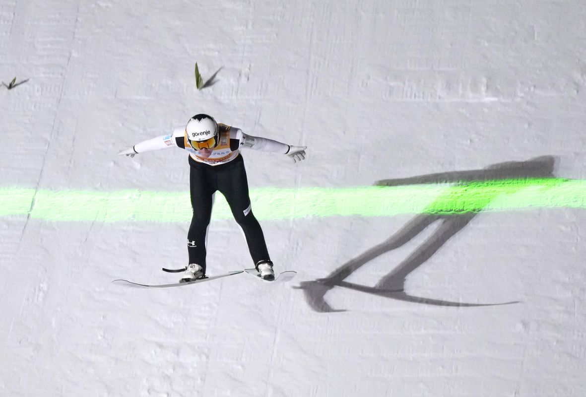 Skoky na lyžiach: Domen Prevc v Japonsku oslavuje víťazné double. Kapustík sa nedostal do hlavnej súťaže