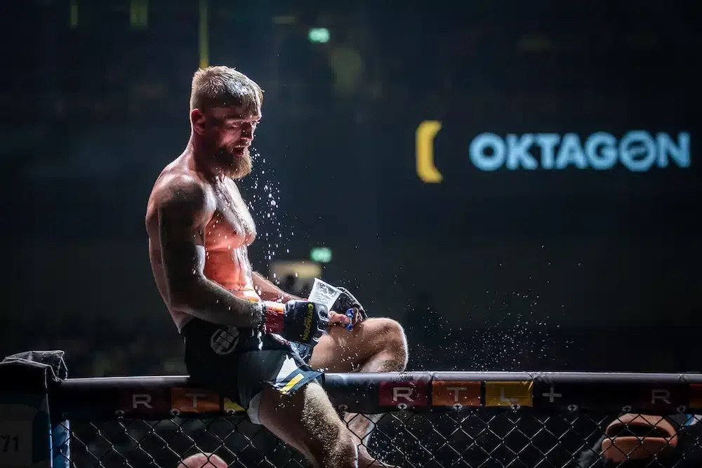 VIDEO Zápas Deniz Ilbay vs Karol Ryšavý končí predčasne už v prvom kole! Zvíťazil veľký outsider duelu