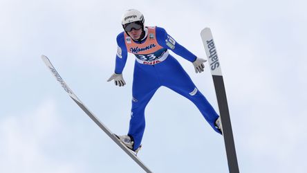 Skoky na lyžiach-SP: Slovinský skokan oslavuje prvý sezónny triumf, líder celkového poradia skončil štvrtý