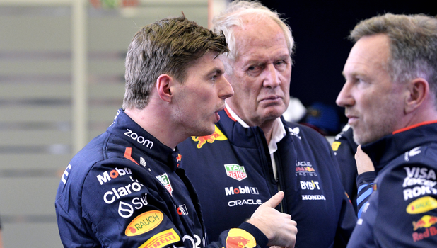 Čo ak si bude Red Bull vyberať medzi Verstappenom a Hornerom? Briti nepochybujú, kto má výhodu