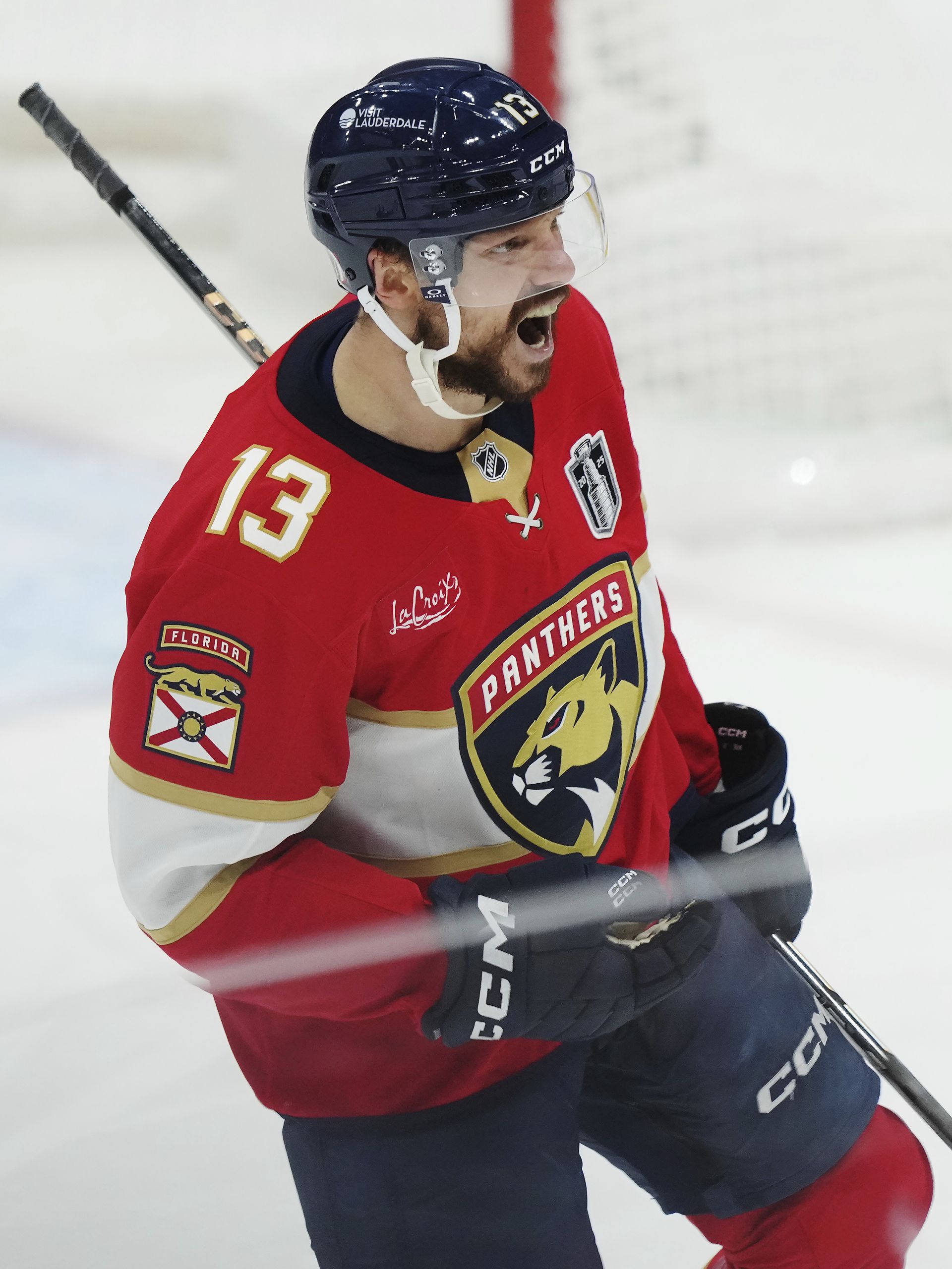 Útočná opora Floridy Panthers Sam Reinhart sa teší z gólu. Zdroj: SITA/AP