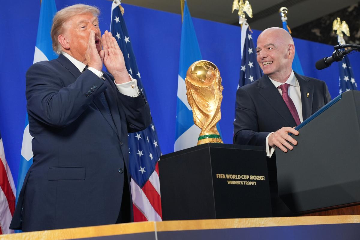 Trump prehovoril o najväčšej kontroverzii MS vo futbale: Musel som zavolať Infantinovi!