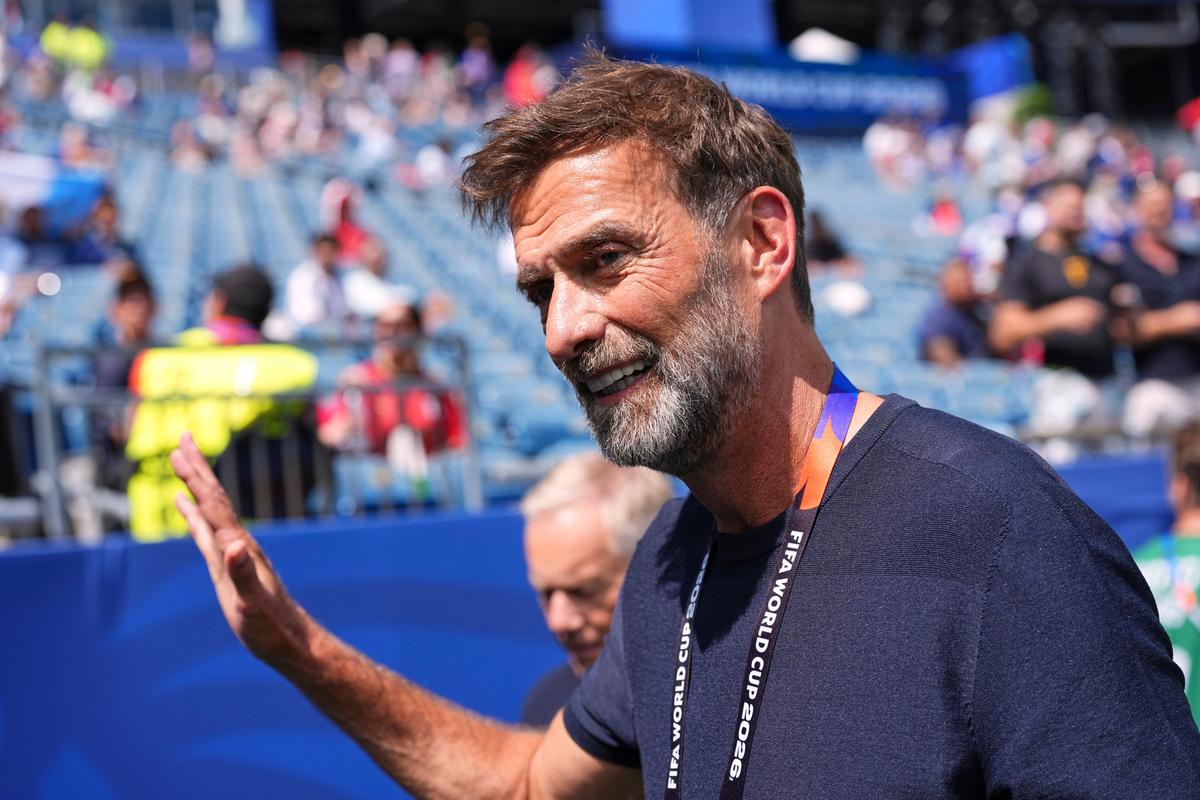 Koniec povestného imidžu. Klopp na lavičke Nemecka zahodí tepláky, rázne odmietol módny doplnok