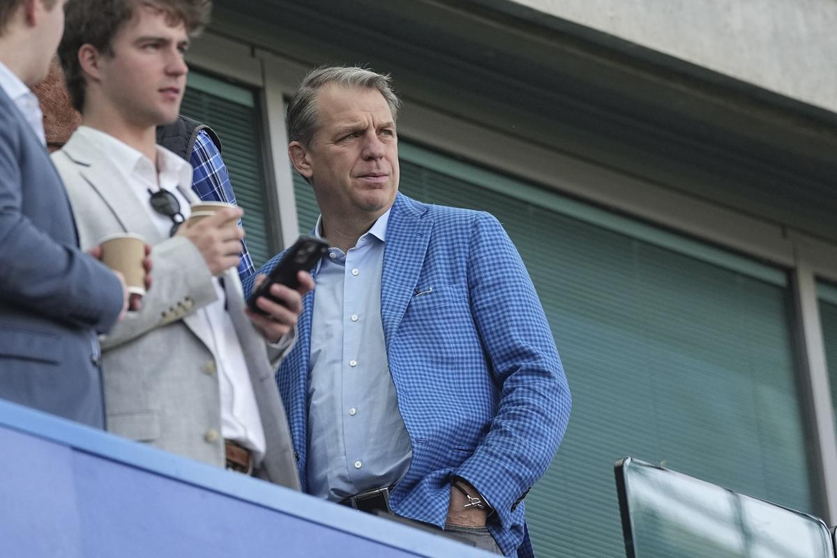 Tvár novej éry Chelsea končí. Klub prejde pod úplnú kontrolu jedného muža