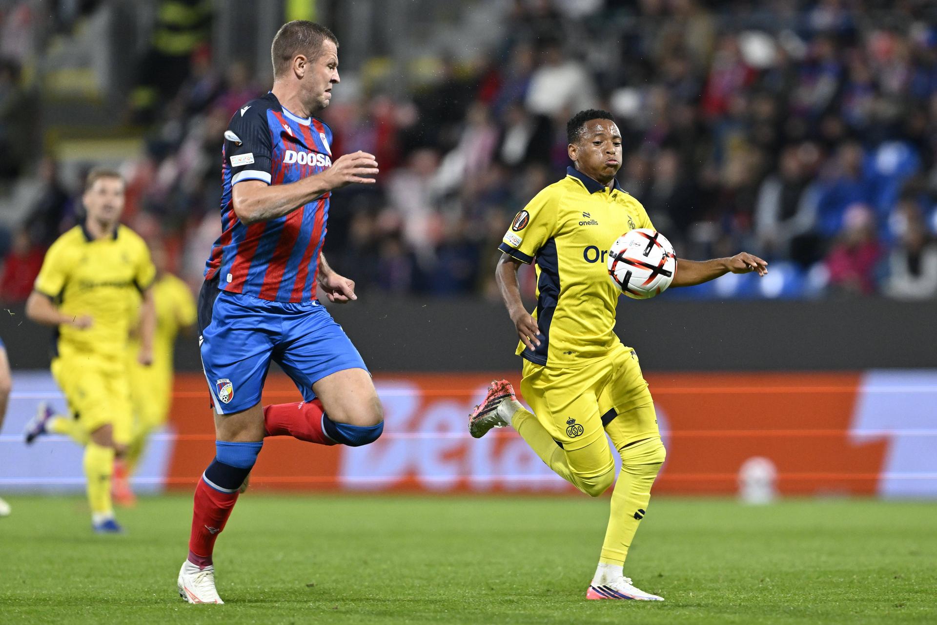 Denis Vavro v drese Viktorie Plzeň v zápase proti Union Saint-Gilloise. Zdroj: