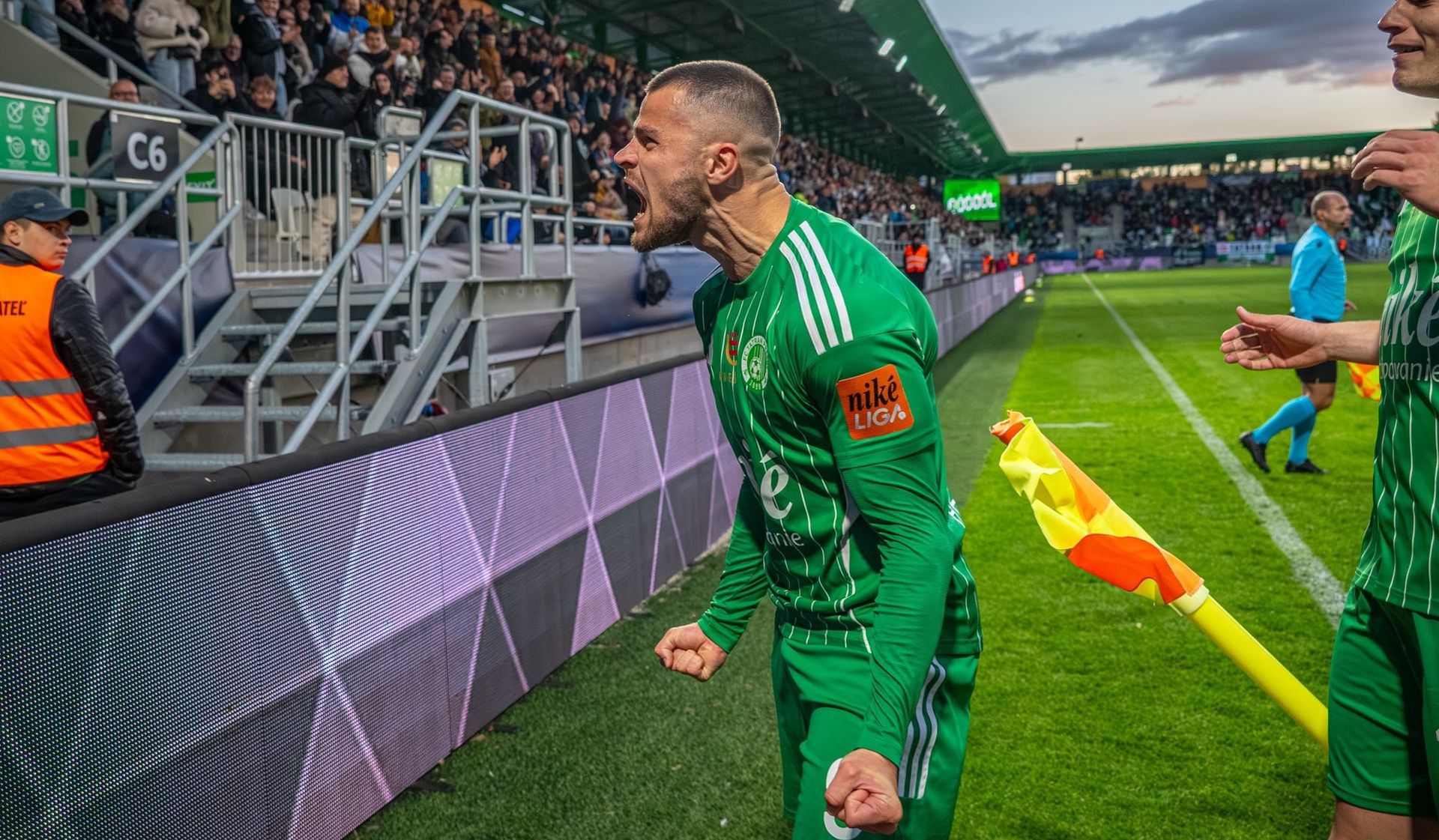 Obrovské emócie Martina Regáliho po premenenej penalte v absolútnom závere zápasu. Zdroj: facebook FC Tatran Prešov