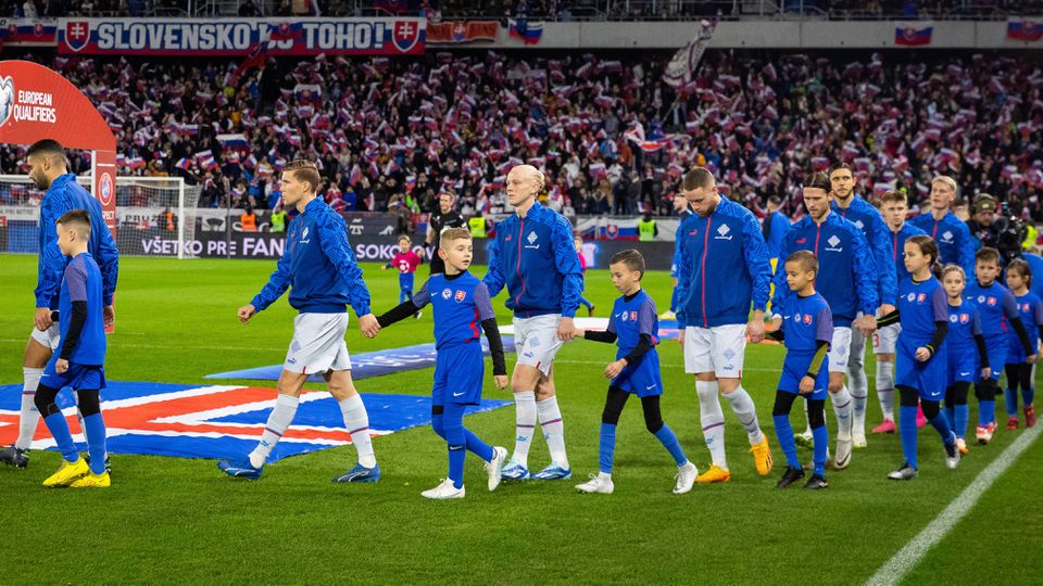 Kapitán Islandu ocenil Slovensko: Postúpili ste zaslúžene. Dvíha sa vlna kritiky trénera