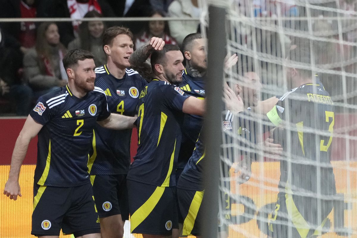 Škóti sa tešili na MS, ich fanúšikovia si zápasy naživo nemôžu dovoliť. Nezadlžujte sa, odporúča tréner