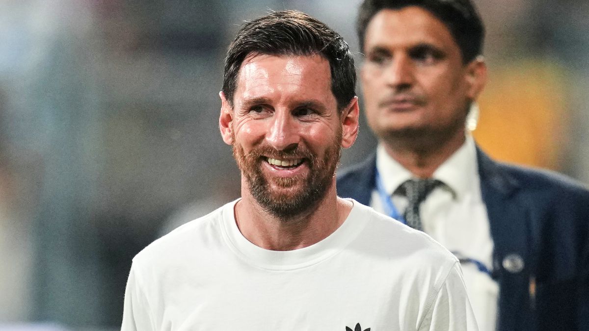 Na svete je len 12 kusov. Lionel Messi si zo svojho turné odniesol hodinky za takmer milión eur