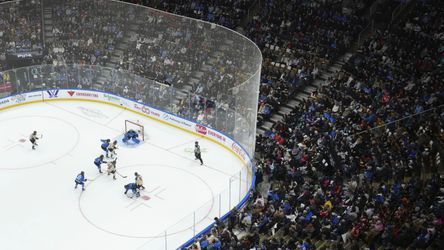 Historická hokejová noc. V bitke Toronto vs. Montreal padol rekord v návštevnosti