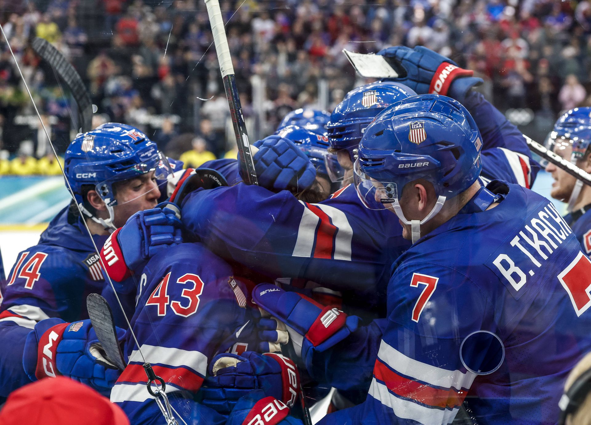 Hokejisti USA po postupe do semifinále. Zdroj: IMAGO