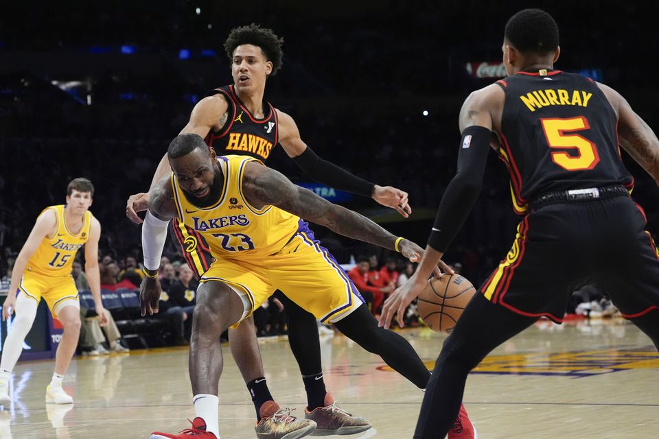 NBA: LeBron James prispel k vysokému víťazstvu Lakers. Boston opäť zabral naplno