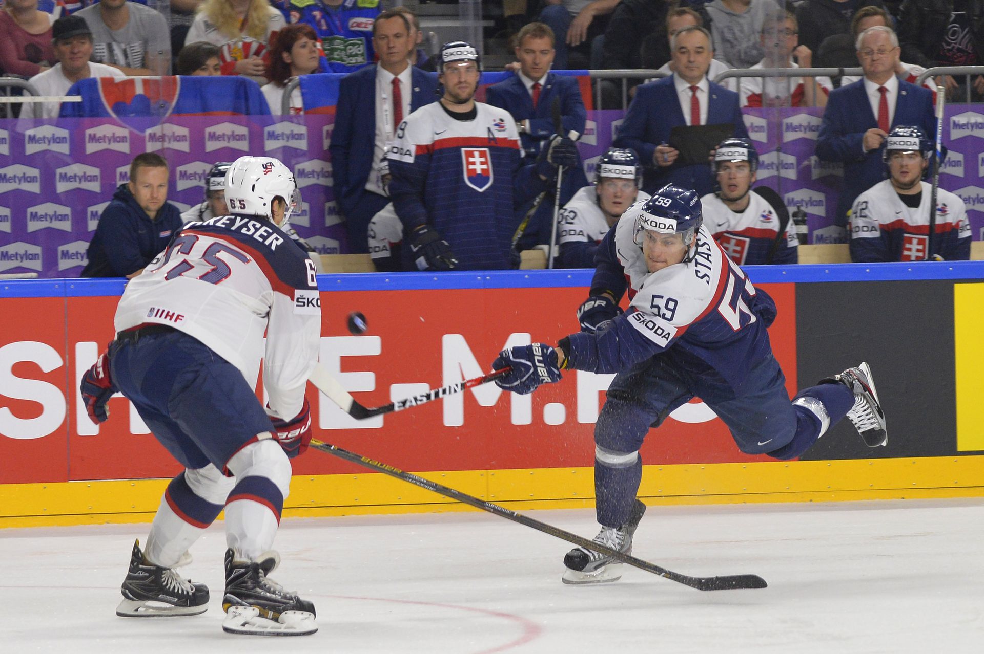 Andrej Šťastný v zápase s USA na MS v hokeji 2017. Zdroj: TASR