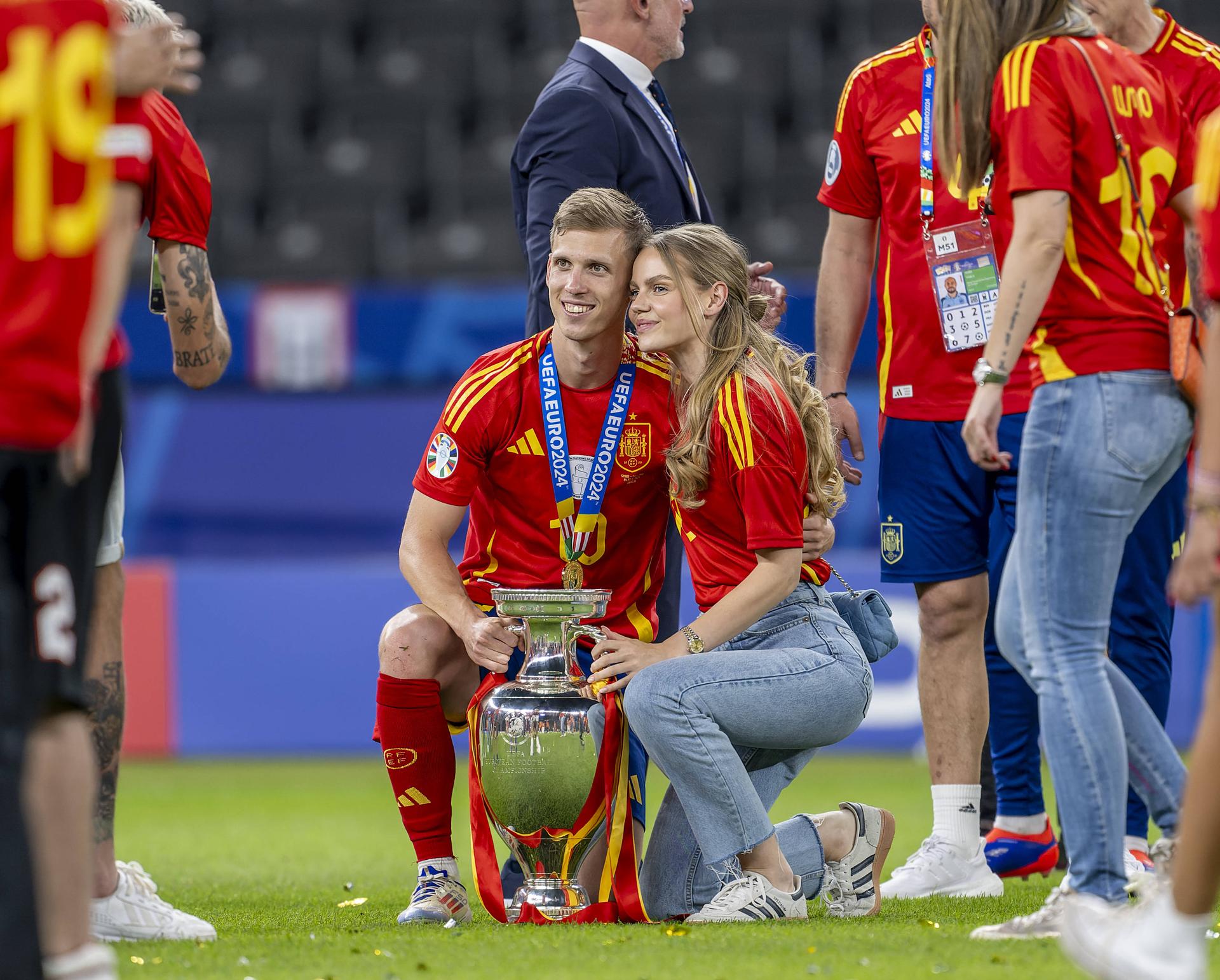 Dani Olmo a Laura Abla Schmittová. Zdroj: Imago