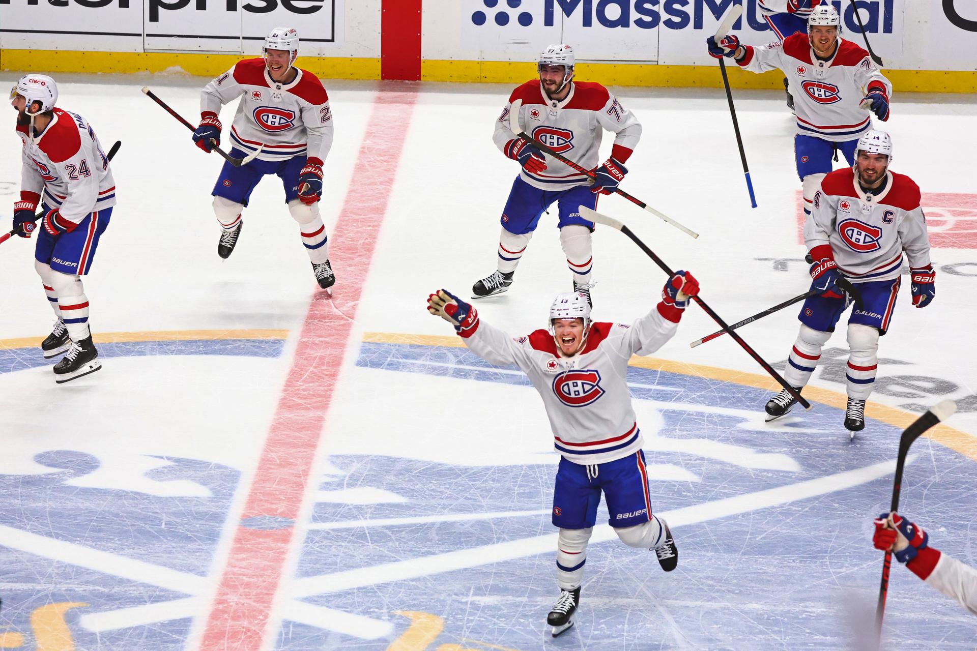Buffalo Sabres - Montreal Canadiens (radosť hráčov Montrealu Canadiens z postupu do finále Východnej konferencie)