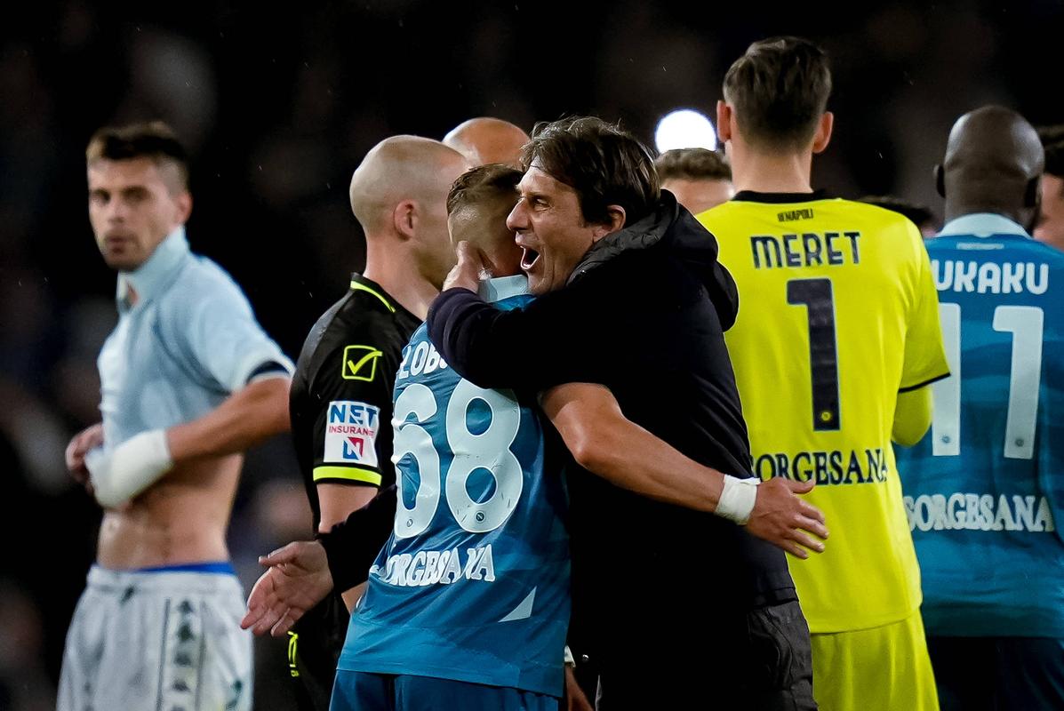 Šok v Neapole, Lobotka bude mať nového trénera. Fanúšikovia spomenuli aj Francesca Calzonu