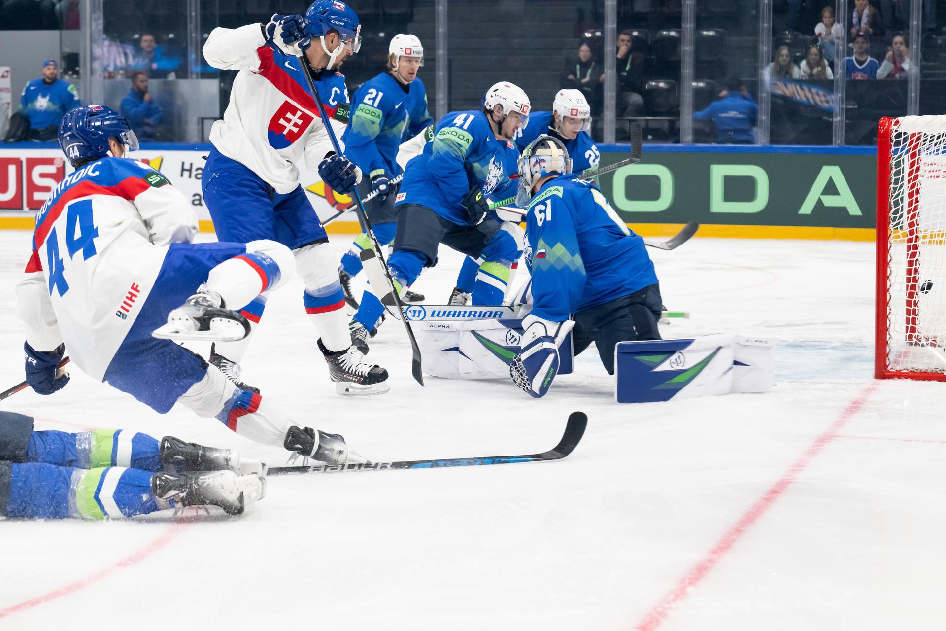 Gól Slovenska v zápase so Slovinskom na MS v hokeji 2026.
Zdroj: SITA/AP