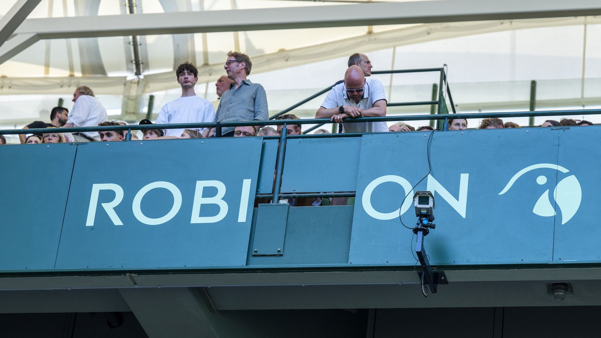 Uvoľnený panel na štadióne v Halle. Zdroj: SITA/AP