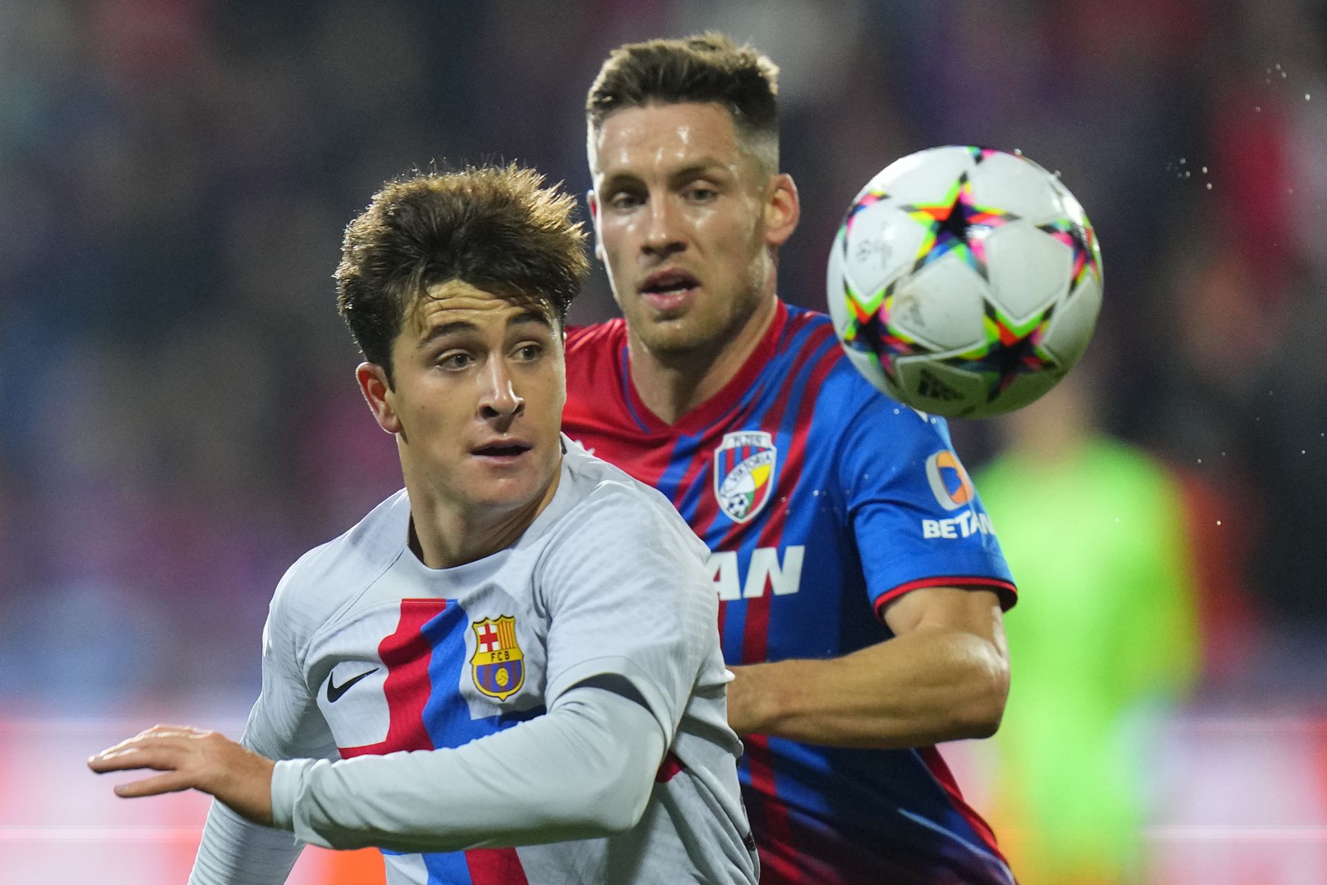 Lukáš Kalvach v drese Viktorie Plzeň v zápase proti Barcelone. Zdroj: Zdroj: SITA/AP