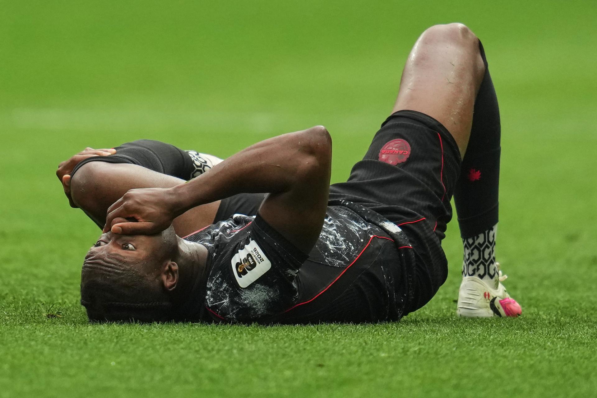 Devastačné zranenie Ismaëla Koného v zápase Kanada - Katar na MS vo futbale 2026