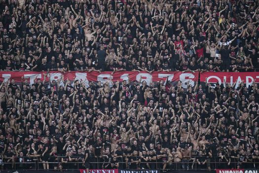 Funkcionári z AC Miláno oslavujú. Na túto pozitívnu správu čakali takmer 20 rokov