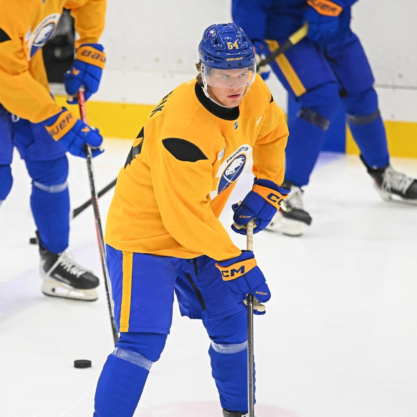 Maxim Štrbák na tréningu Buffala Sabres. Zdroj: Instagram / amerkshockey
