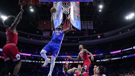 NBA: Ani hviezdny výkon Embida nepomohol 76ers k predĺženiu víťaznej série, Clippers sa to podarilo