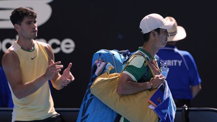 Australian Open: Carlos Alcaraz stratil iba dve gemy, súper skrečoval. Vypadli viacerí nasadení hráči