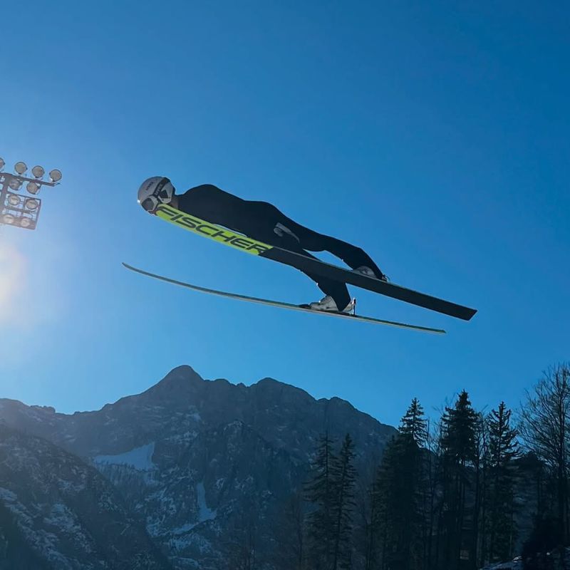 Kuriózna diskvalifikácia slovenského skokana vo Svetovom pohári. Problém mu spôsobila jeho obuv